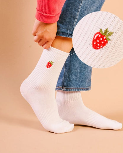 EMBROIDERED CREW SOCKS